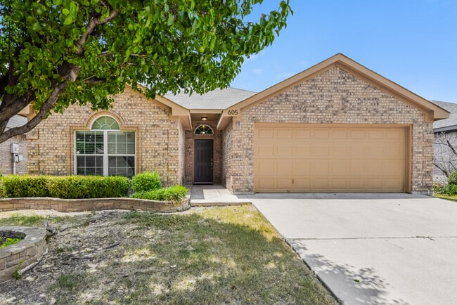 Primary Photo - 605 Crestview Ct
