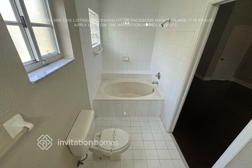 Building Photo - 8301 NW 194th Terrace