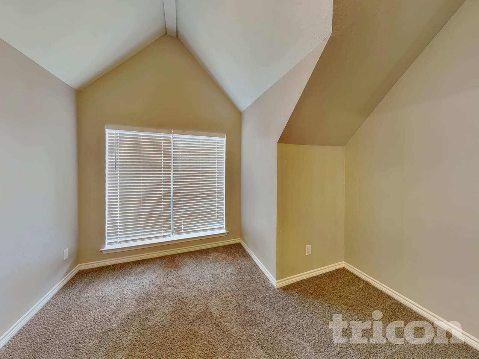 Building Photo - 2124 Glenn Ln