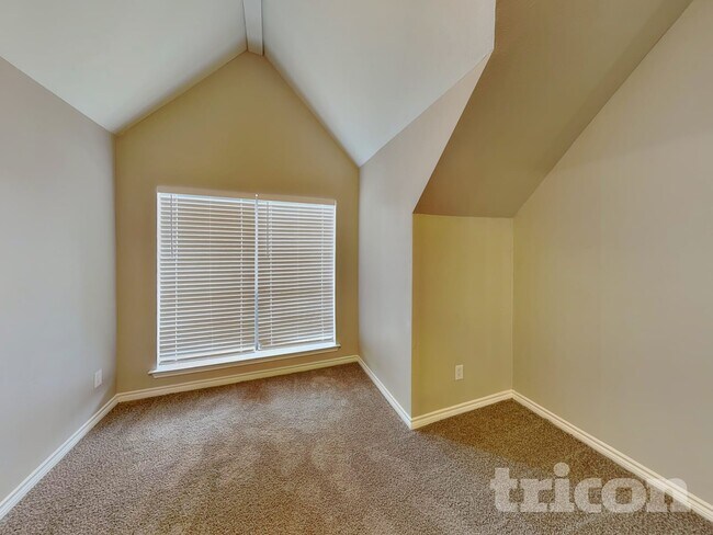 Building Photo - 2124 Glenn Ln