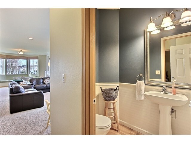 Building Photo - 3 Bedroom 2.5 Bath DuPont Townhome
