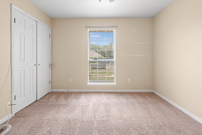 Building Photo - 406 Gina Dr
