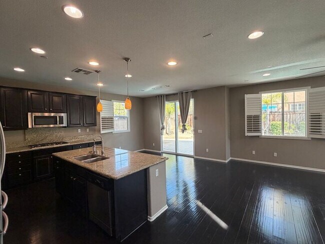 Building Photo - 27238 Avon Ln