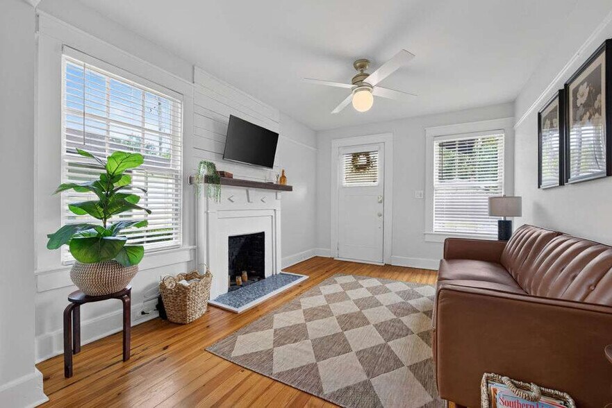 Building Photo - 2779 Dellwood Ave