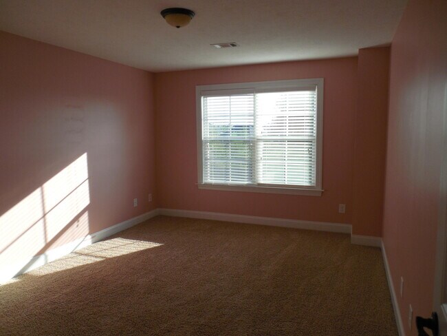 Building Photo - 812 Herrington Dr