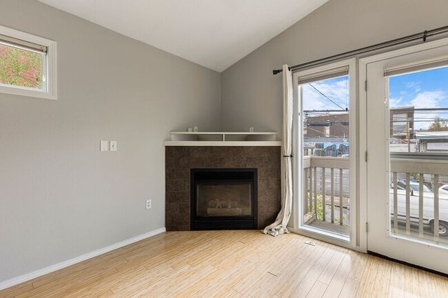 Building Photo - 923 SE 34th Ave