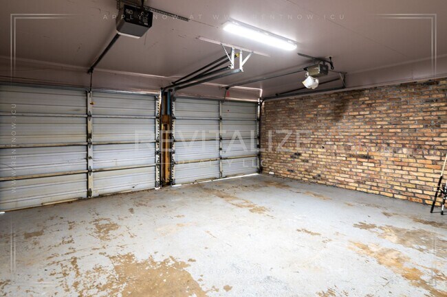 Building Photo - Spacious Brick Home in West Mobile!