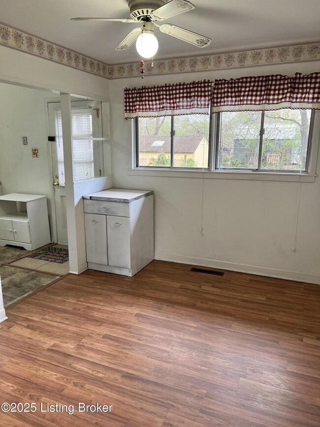 Building Photo - 3122 Commander Dr