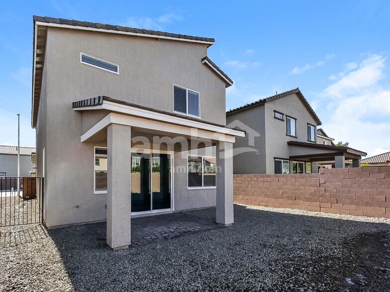 Building Photo - 582 Topiary Pk Ave