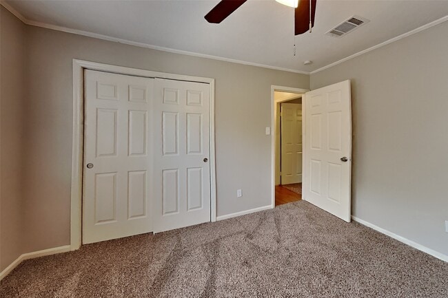 Building Photo - 3918 Forest Village Dr