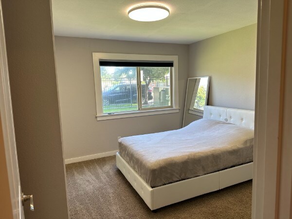 Building Photo - 1116 S 27th St