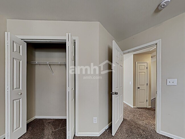Building Photo - 116 Stoney Creek Way