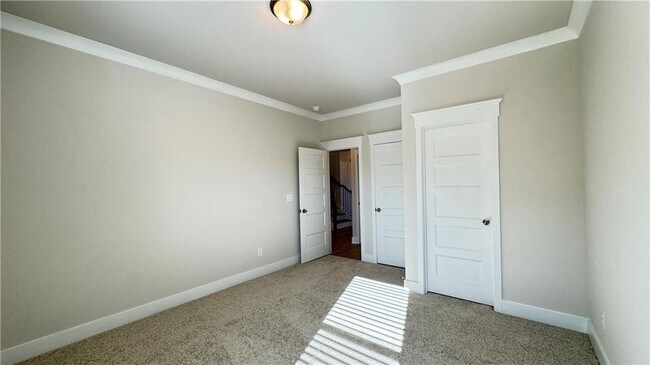 Building Photo - 5401 Bancroft Ln