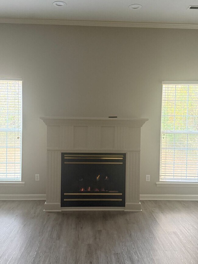 Building Photo - 3 Bedroom, 2 Bathroom - Florence, AL * Forest Hills Community *