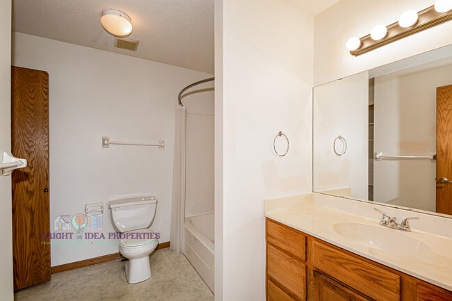 Building Photo - 2737 Douglas Dr N