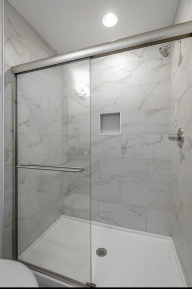 Building Photo - 5535 Stream Ln