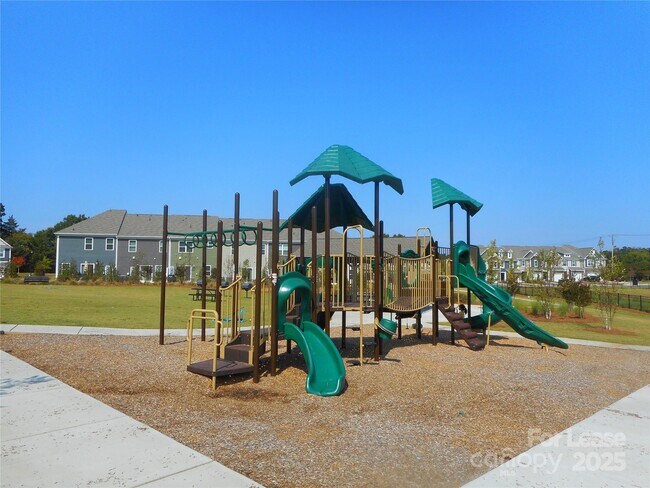 Building Photo - 5207 Maynard Hl Dr