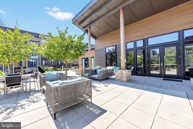 Building Photo - 16608 Crabbs Branch Way