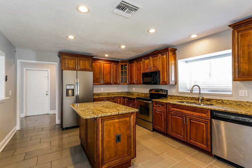 Building Photo - 11841 Hickorynut Dr