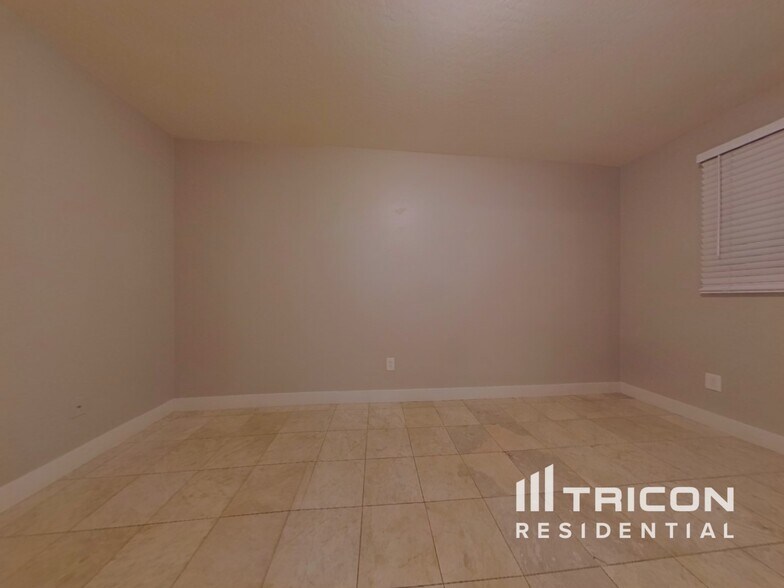 Building Photo - 810 S Greenleaf Ln