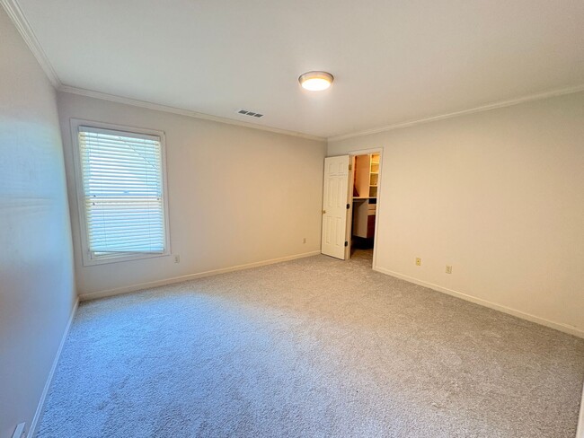 Building Photo - One Of Kind Home In Woodchase Subdivision! Over 3400 Sq Ft! Must have owner's approval on pets, f...