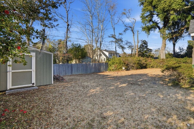 Building Photo - 32 Moore Dr