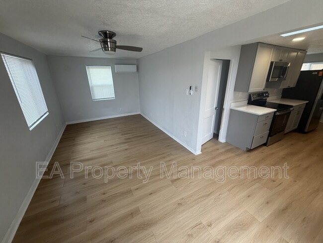 Building Photo - 704 La Poblana Rd NW