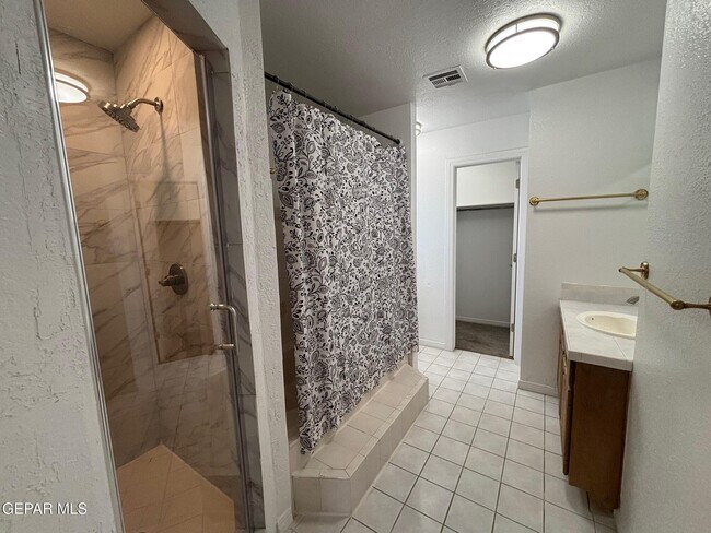 Building Photo - 7660 Le Conte Dr