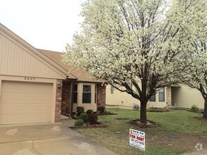 Building Photo - Handsome half duplex near Barrington Villa...