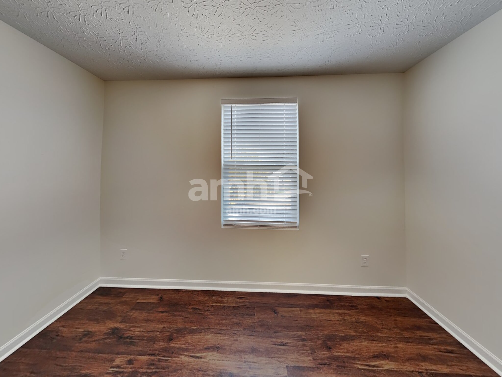 Building Photo - 1395 Ithaca Dr