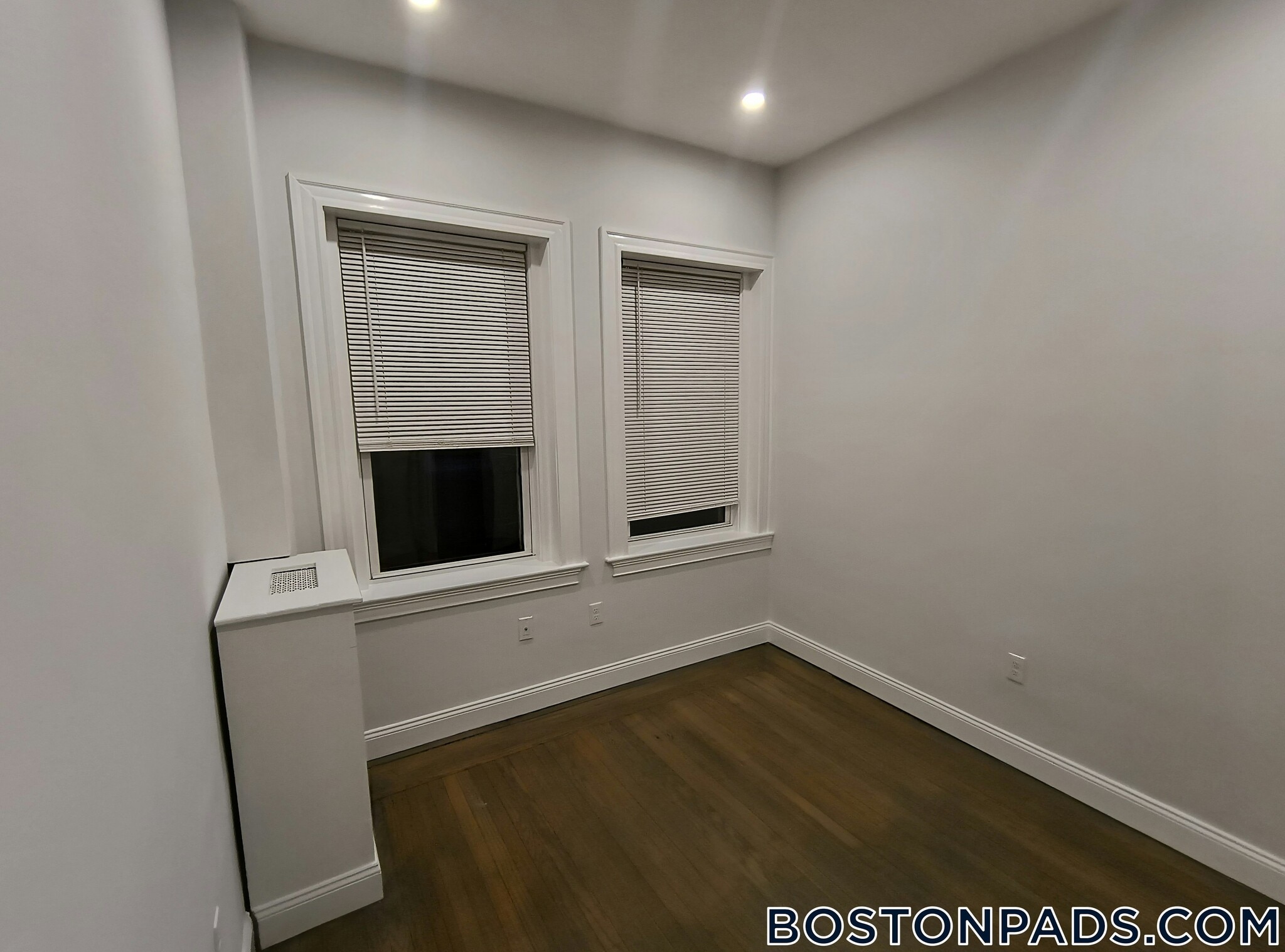 Building Photo - 19 Queensberry St