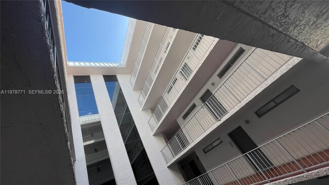 Building Photo - 650 NE 64th St