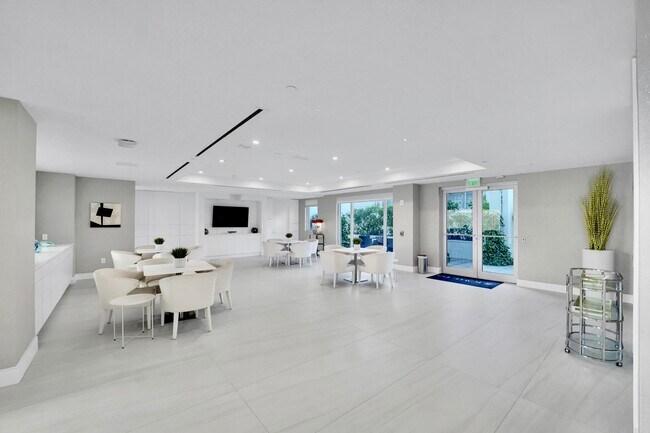 Building Photo - 155 E Boca Raton Rd