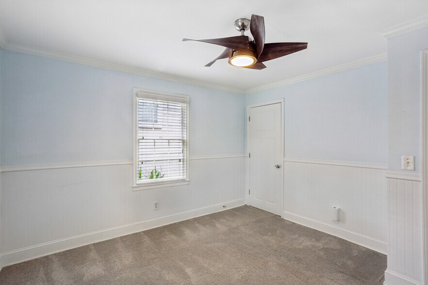 Back bedroom on main floor, good sized closet - 781 Rosedale Ave SE