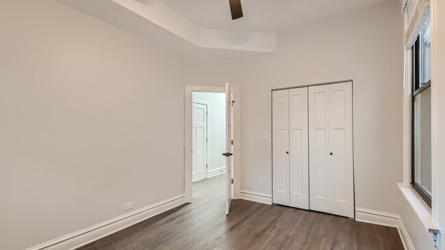 Building Photo - 4053 N Greenview Ave