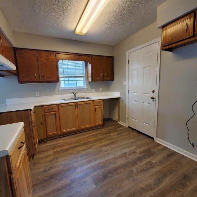 Building Photo - Modern Charm & Tranquil Living: 3-Bedroom Rental Home with New Upgrades in Valdosta, GA