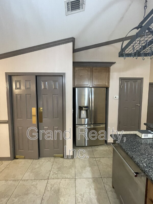 Building Photo - 5022 Patterson Ln