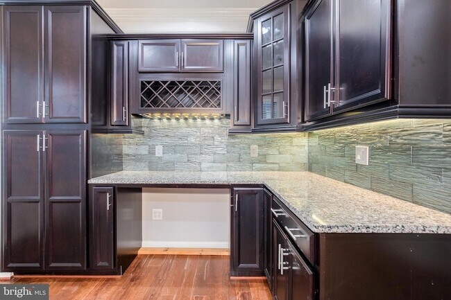 Building Photo - 704 Quayside Ct