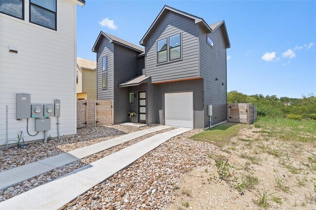 Building Photo - 2720 Bristol Dr