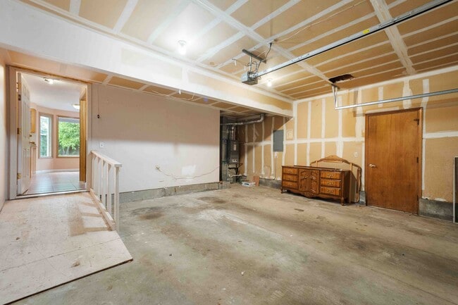 Building Photo - 12323 SW Millview Ct