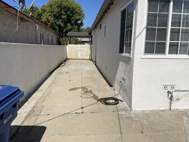 Long gated driveway - 2830 S Holt Ave