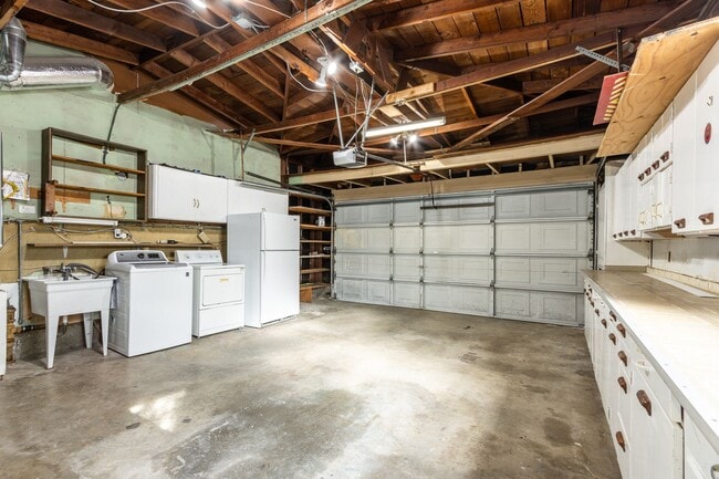 Building Photo - Beautiful & bright 3 bed / 2 Bath San Brun...