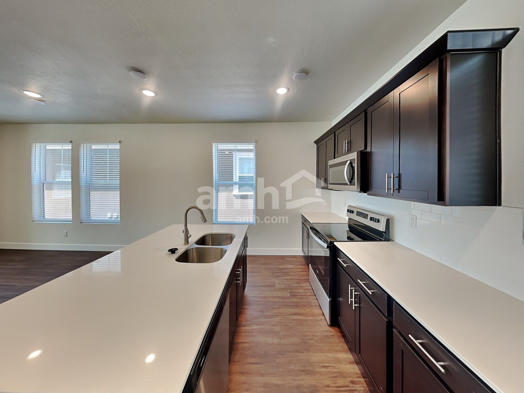 Building Photo - 11091 S Blue Bayou Dr