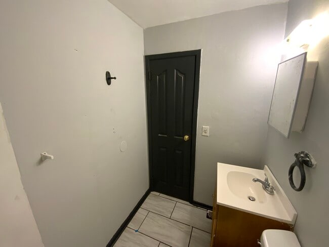 Building Photo - 905 Southmoor Dr