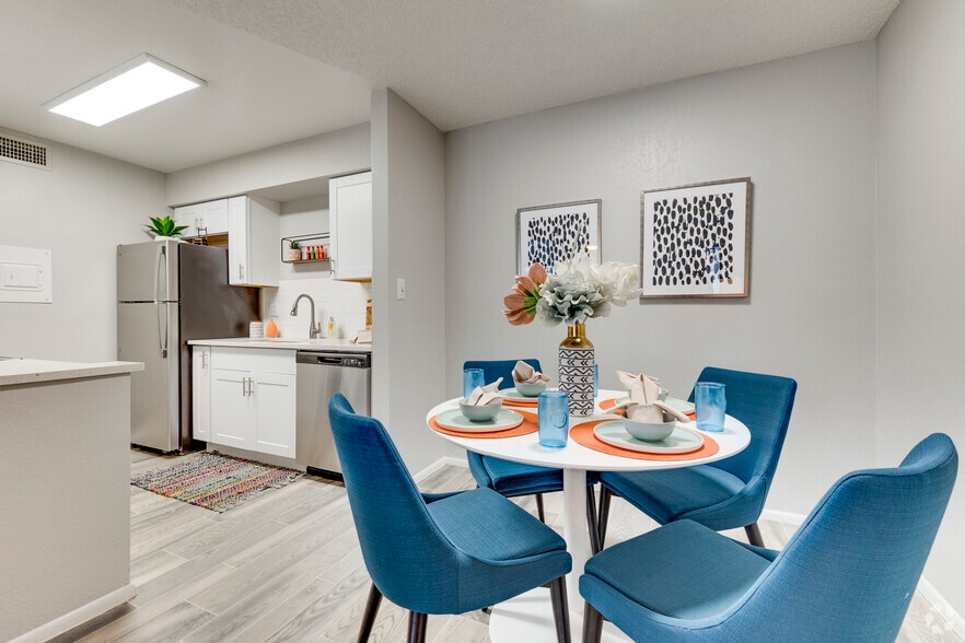 1BR, 1BA - 630SF - Dining Room - Paseo 51