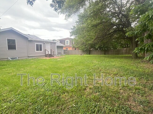 Building Photo - 6424 N 68th St