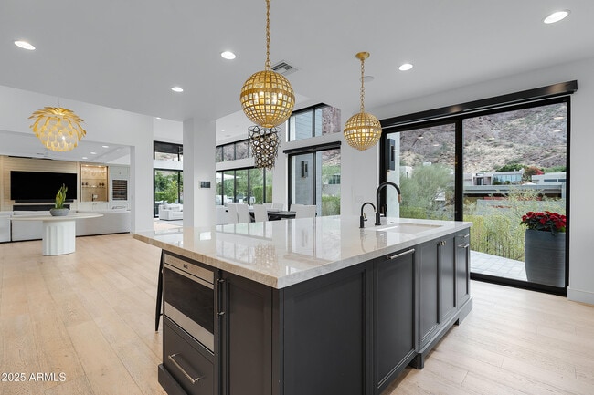 Building Photo - 5841 N Echo Canyon Cir