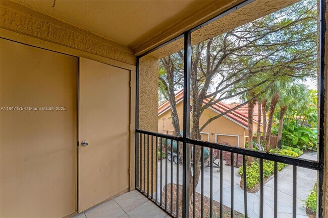 Building Photo - 10441 SW 156th Ct
