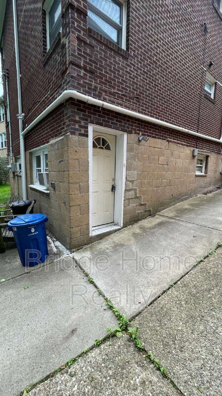 Building Photo - 3141 Beechwood Blvd