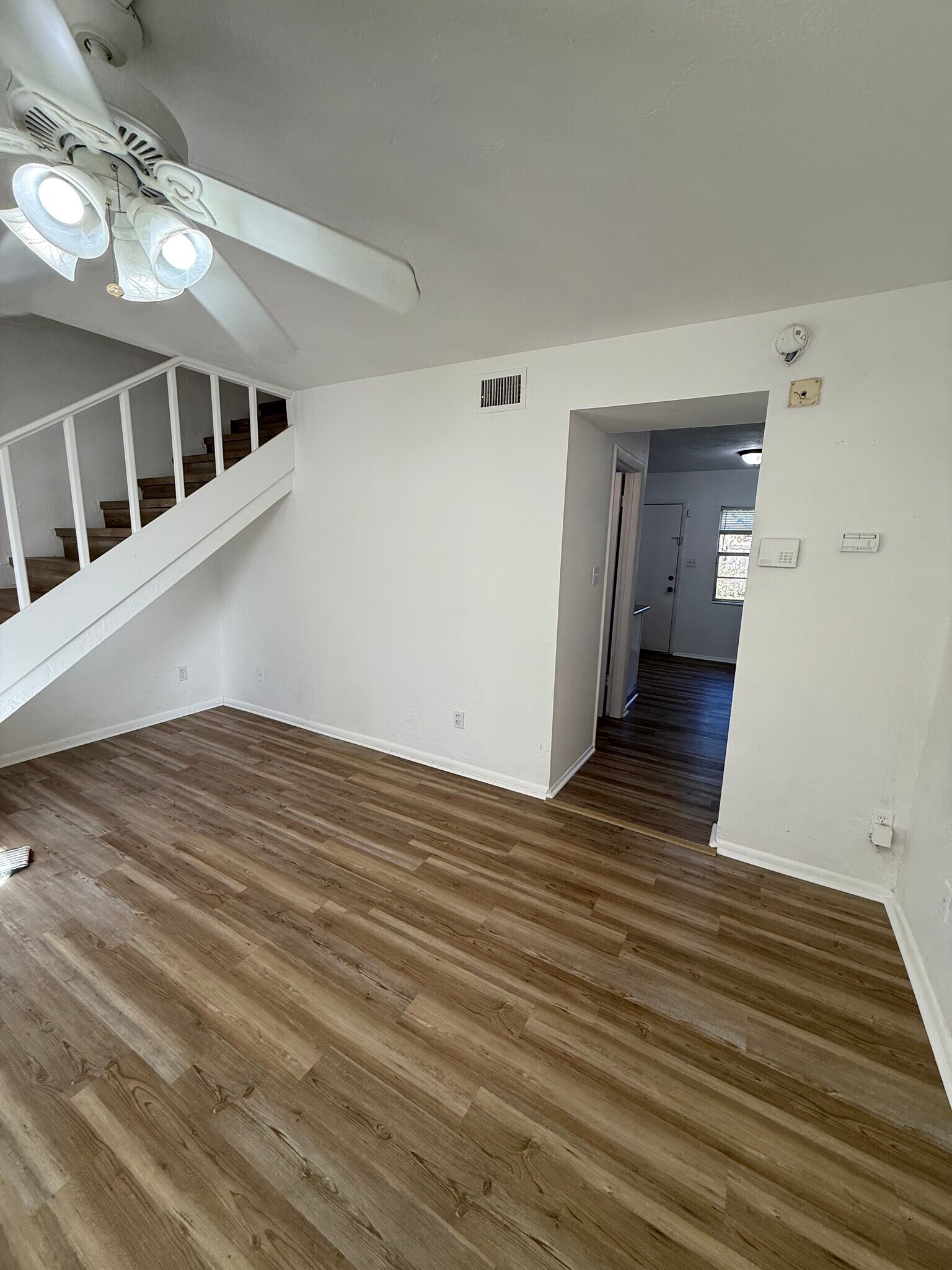 Building Photo - 3701 SW 30th Ter